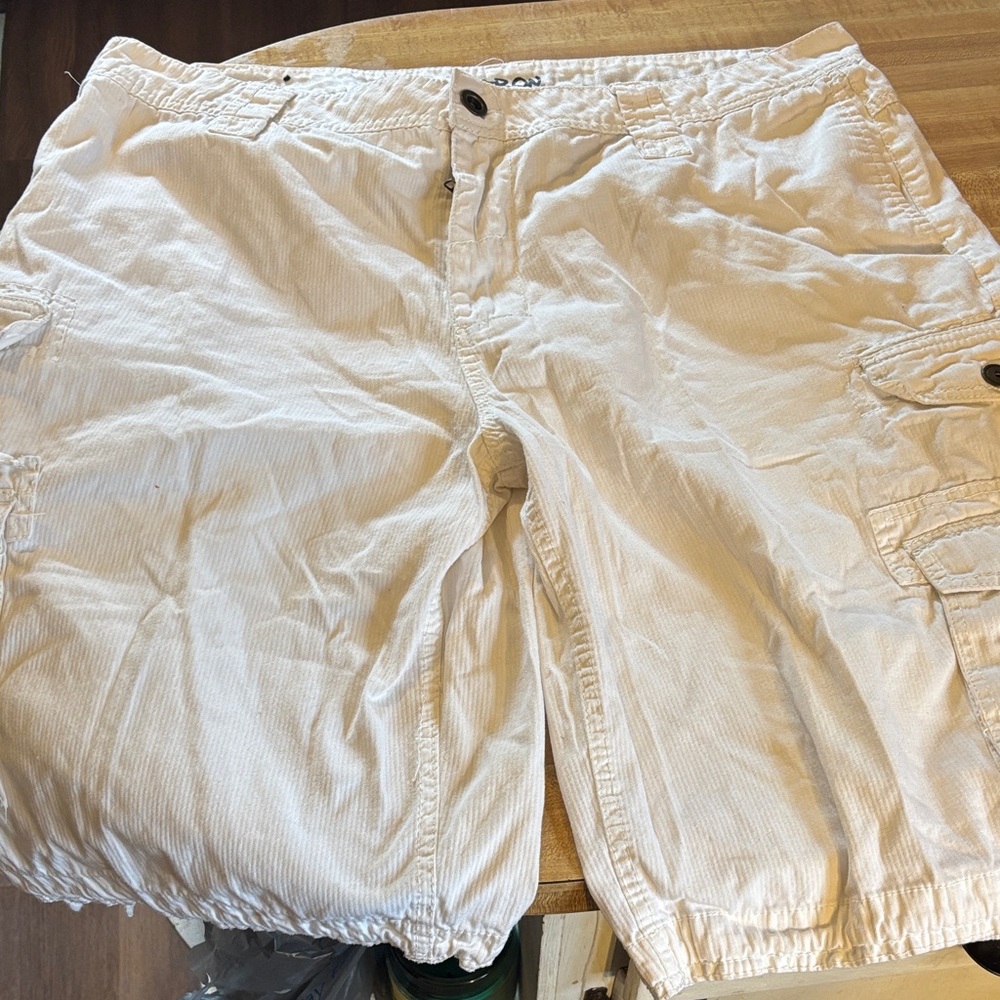Carbon White Men's Cargo Shorts EUC Size 38